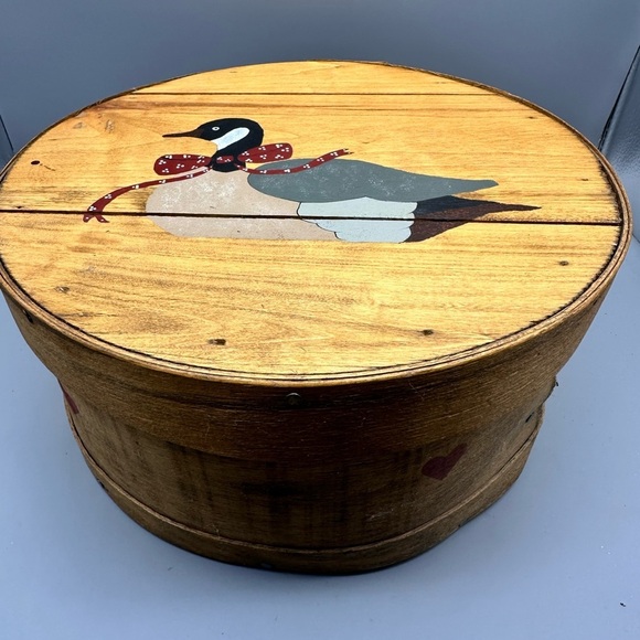 Vintage handpainted wooden cheese box - Picture 1 of 9